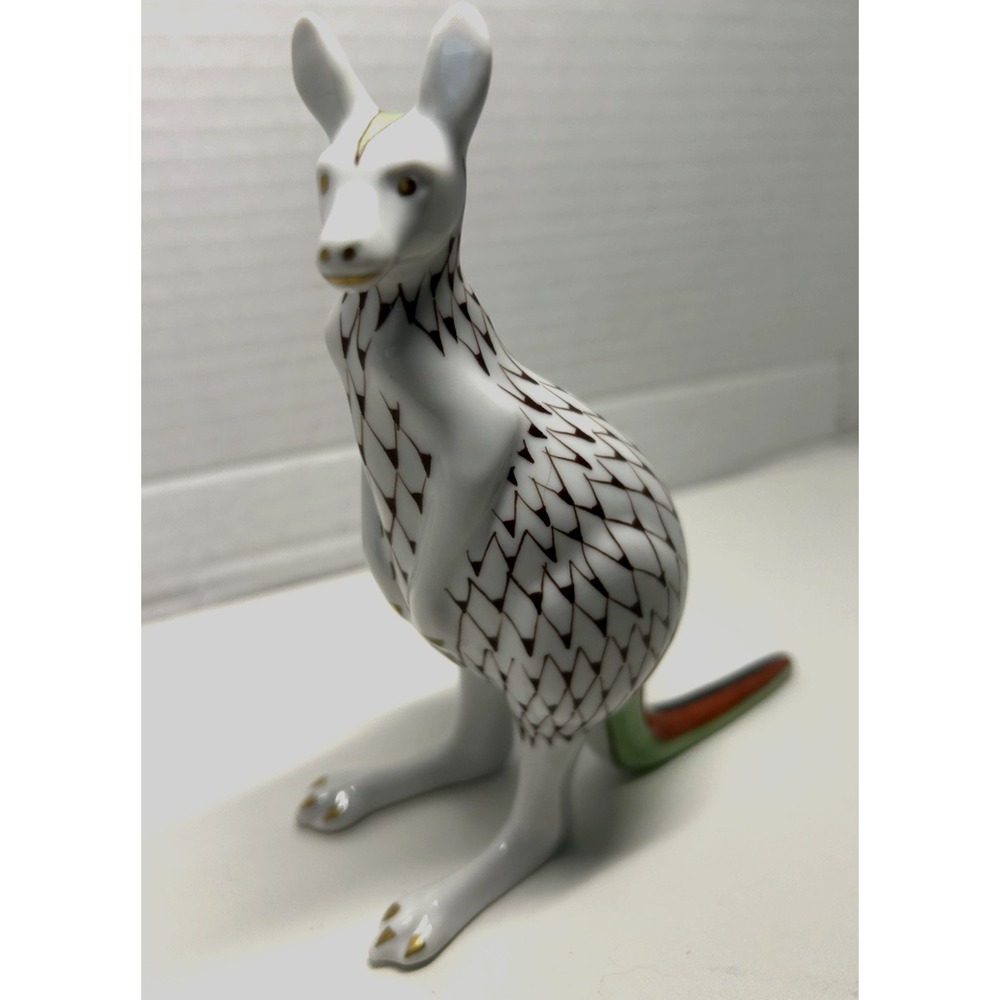 Hollohaza Porcelain Kangaroo Figurine Fishnet excellent condition G51